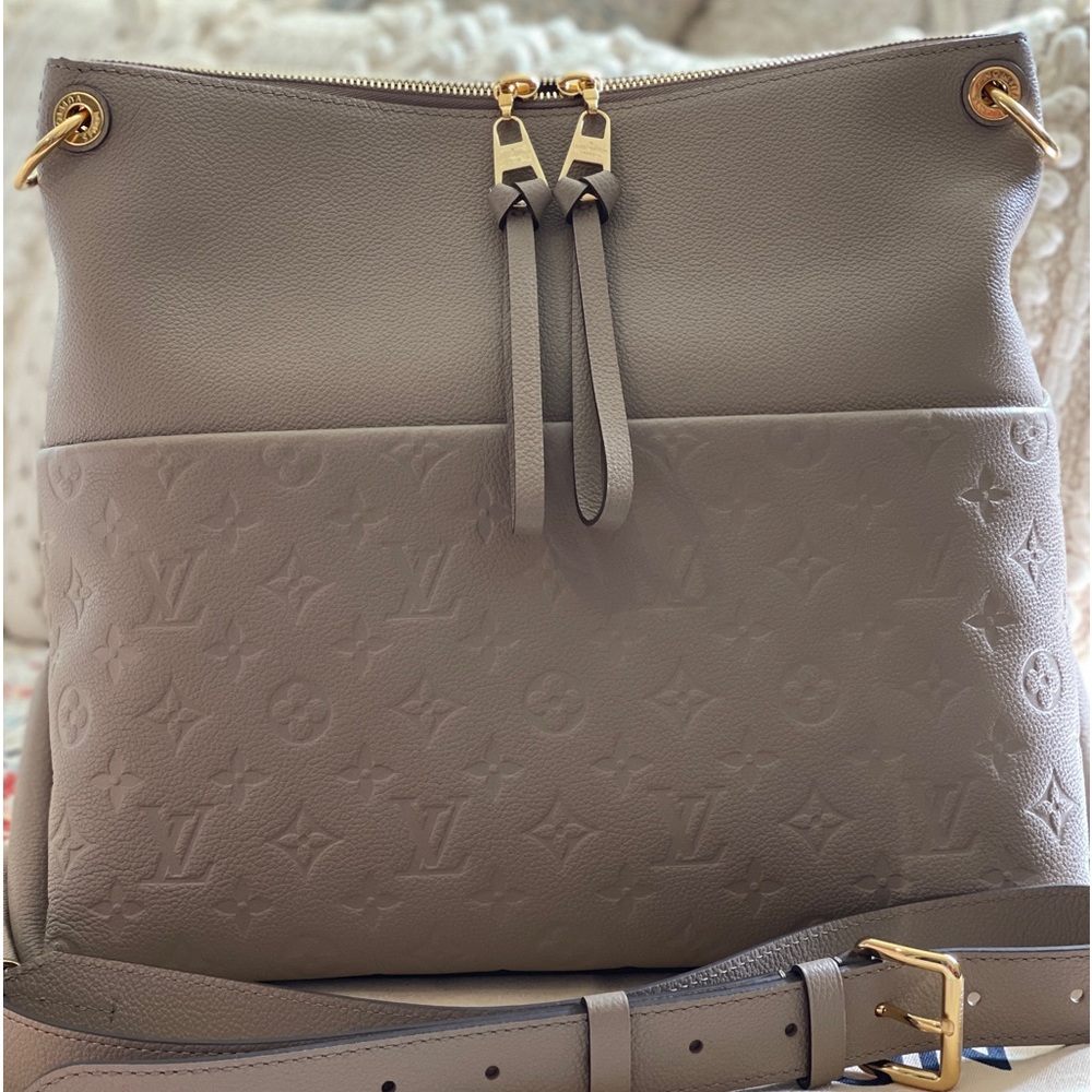 SOLD!! ⭐️ AUTHENTIC Louis Vuitton Maida Hobo — GIFTABLE ⭐️